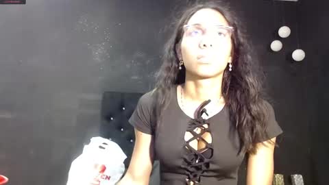 Snapshot of emilygomezz chatting on February 9, 11:25 am Emily online show from February 9, 11:25 am