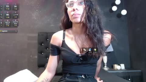 Snapshot of emilygomezz chatting on March 9, 11:36 am Emily online show from March 9, 11:36 am