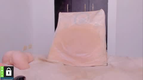 Snapshot of emilymichaels chatting on September 24, 8:37 pm Emily Michaels online show from September 24, 8:37 pm