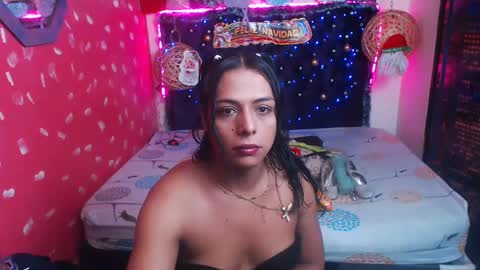 Snapshot of emilytssweet chatting on December 24, 6:11 am Emily online show from December 24, 6:11 am