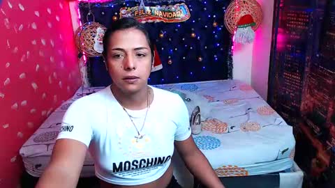 Snapshot of emilytssweet chatting on December 29, 2:31 pm Emily online show from December 29, 2:31 pm