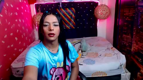 Snapshot of emilytssweet chatting on January 13, 2:32 pm Emily online show from January 13, 2:32 pm