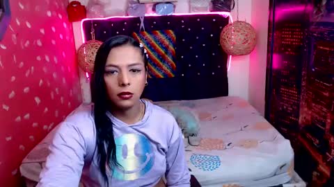Snapshot of emilytssweet chatting on January 28, 2:42 pm Emily online show from January 28, 2:42 pm