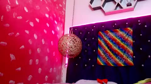 Snapshot of emilytssweet chatting on February 19, 4:00 pm Emily online show from February 19, 4:00 pm