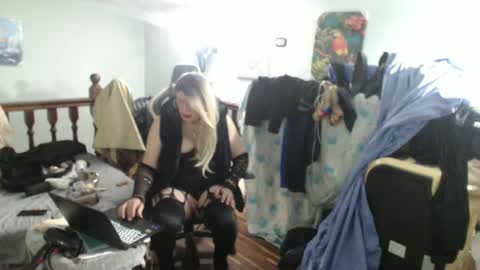 Snapshot of emma671 chatting on February 7, 6:35 am emma online show from February 7, 6:35 am