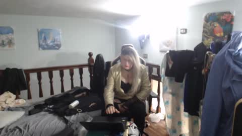 Snapshot of emma671 chatting on February 9, 10:53 am emma online show from February 9, 10:53 am