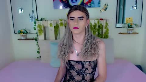 Snapshot of emmavegas19 chatting on December 29, 1:06 pm emmavegas19 online show from December 29, 1:06 pm