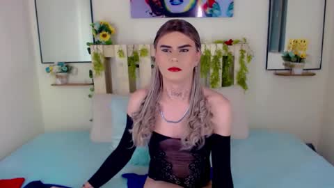 Snapshot of emmavegas19 chatting on January 24, 1:03 pm emmavegas19 online show from January 24, 1:03 pm