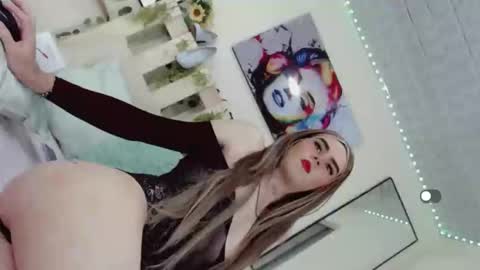 Snapshot of emmavegas19 chatting on February 18, 3:10 pm emmavegas19 online show from February 18, 3:10 pm