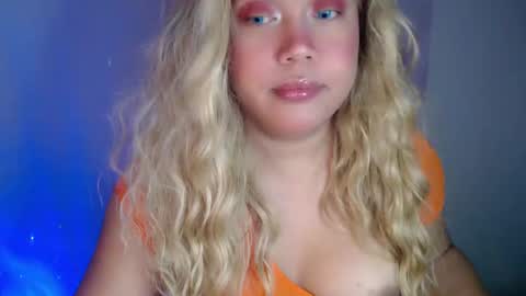 Snapshot of emmawatsoons chatting on February 6, 5:35 am YourDreamGirl Emma online show from February 6, 5:35 am