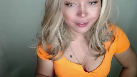 Snapshot of emmawatsoons chatting on September 23, 4:34 pm YourDreamGirl Emma online show from September 23, 4:34 pm