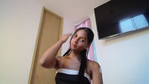 Snapshot of emmily_forever chatting on February 5, 10:12 pm emmily online show from February 5, 10:12 pm