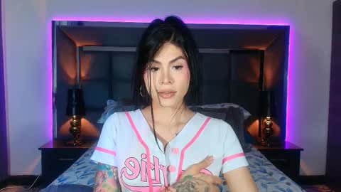 Snapshot of emmilysantibanez chatting on February 24, 5:54 am Emmily Santibaez online show from February 24, 5:54 am