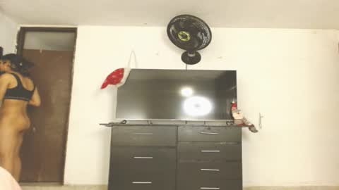 Snapshot of engiel_phoenix chatting on December 10, 10:27 pm Engiel phoenix instagram engiel 13 online show from December 10, 10:27 pm