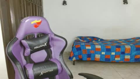 Snapshot of engiel_phoenix chatting on October 4, 10:43 pm Engiel phoenix instagram engiel 13 online show from October 4, 10:43 pm