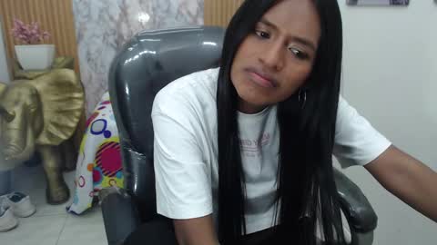 Snapshot of enyelin chatting on September 19, 5:41 pm Enyenlina online show from September 19, 5:41 pm