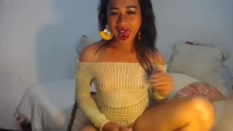 Snapshot of erika_madrigal chatting on December 21, 12:53 am erika_madrigal online show from December 21, 12:53 am