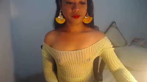 Snapshot of erika_madrigal chatting on December 25, 10:59 pm erika_madrigal online show from December 25, 10:59 pm