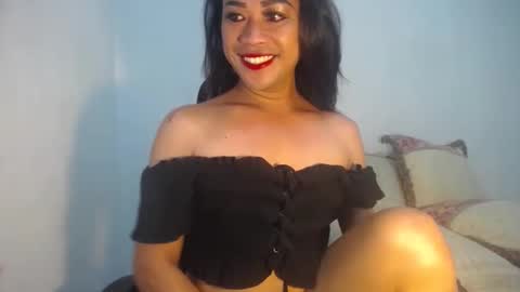 Snapshot of erika_madrigal chatting on January 5, 12:47 am erika_madrigal online show from January 5, 12:47 am