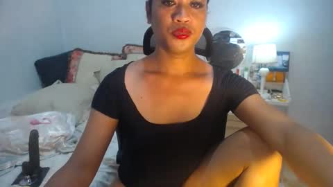 Snapshot of erika_madrigal chatting on January 6, 9:52 am erika_madrigal online show from January 6, 9:52 am
