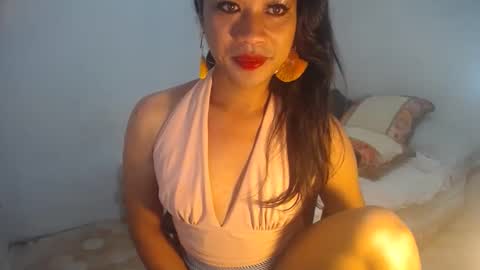 Snapshot of erika_madrigal chatting on January 7, 12:13 am erika_madrigal online show from January 7, 12:13 am