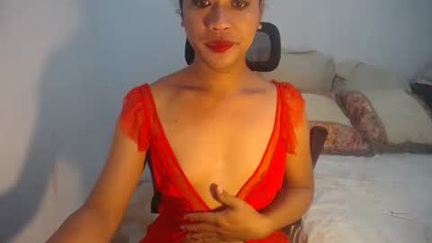 Snapshot of erika_madrigal chatting on January 10, 1:10 am erika_madrigal online show from January 10, 1:10 am