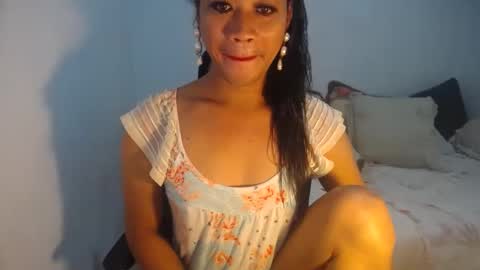 Snapshot of erika_madrigal chatting on January 14, 12:54 am erika_madrigal online show from January 14, 12:54 am