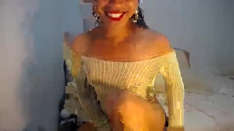 Snapshot of erika_madrigal chatting on January 17, 6:04 am erika_madrigal online show from January 17, 6:04 am