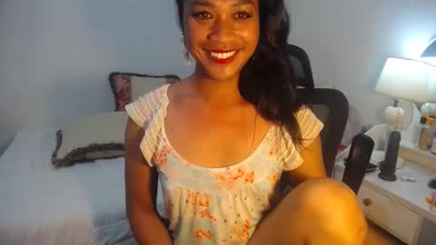 Snapshot of erika_madrigal chatting on February 11, 5:29 pm erika_madrigal online show from February 11, 5:29 pm