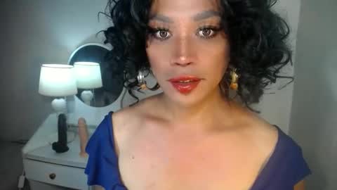 Snapshot of erika_madrigal chatting on September 17, 6:40 am erika_madrigal online show from September 17, 6:40 am