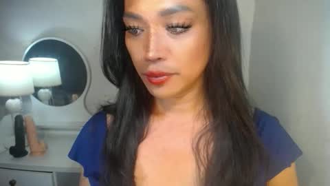 Snapshot of erika_madrigal chatting on September 19, 9:15 am erika_madrigal online show from September 19, 9:15 am