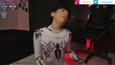 Snapshot of evaevanscute chatting on December 14, 8:52 pm evaevanscute online show from December 14, 8:52 pm