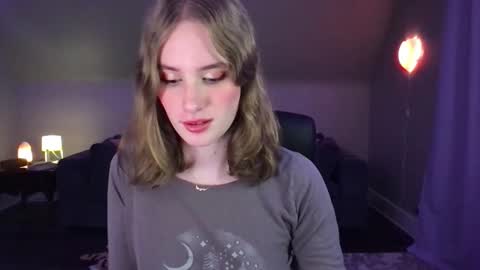 Snapshot of eviecam chatting on December 12, 6:47 am Evie3 online show from December 12, 6:47 am