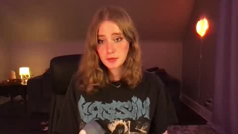 Snapshot of eviecam chatting on December 18, 6:21 am Evie3 online show from December 18, 6:21 am