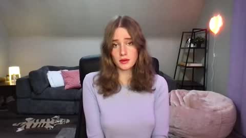 Snapshot of eviecam chatting on February 1, 12:18 am Evie3 online show from February 1, 12:18 am