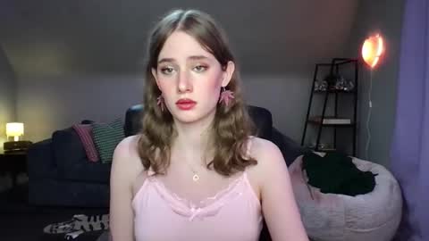 Snapshot of eviecam chatting on February 18, 12:04 am Evie3 online show from February 18, 12:04 am