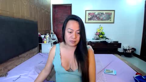 Snapshot of exotic_angel69 chatting on September 22, 3:23 am voloptous mommy angel online show from September 22, 3:23 am