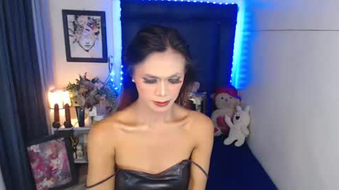 Snapshot of exotickatt chatting on December 16, 5:17 am KaT online show from December 16, 5:17 am