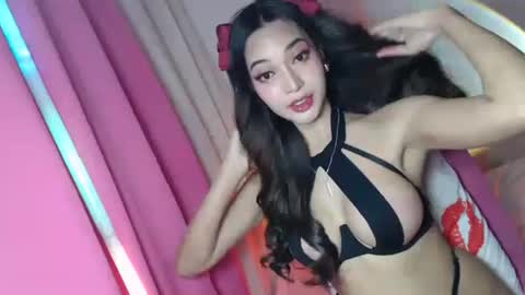 Snapshot of eyez0nm3 chatting on December 10, 11:53 pm NewKarina online show from December 10, 11:53 pm