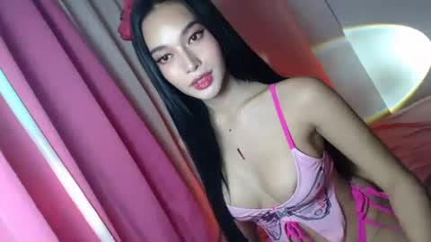 Snapshot of eyez0nm3 chatting on February 26, 5:09 am NewKarina online show from February 26, 5:09 am