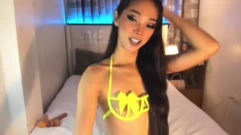 Snapshot of faelore_ chatting on December 11, 6:30 am faelore online show from December 11, 6:30 am