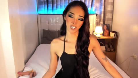 Snapshot of faelore_ chatting on December 19, 6:23 pm faelore online show from December 19, 6:23 pm