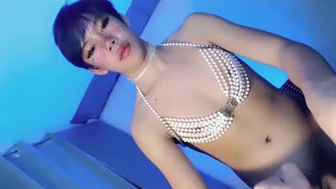 Ivy Lauren online show from February 1, 6:51 pm