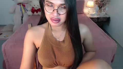 Layla online show from February 8, 6:12 pm