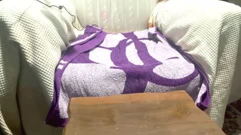 Snapshot of feetqueen chatting on January 17, 11:33 pm carla online show from January 17, 11:33 pm