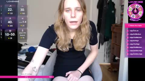Snapshot of feliskatusgirl chatting on January 13, 6:49 pm Terra online show from January 13, 6:49 pm