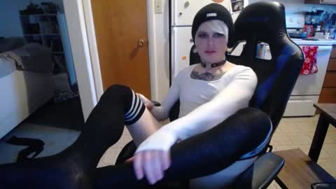 Dee online show from March 1, 12:07 am