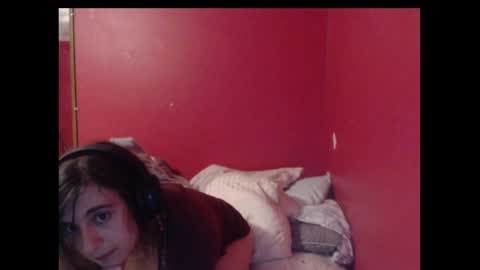 Snapshot of femboyfurfag chatting on December 9, 4:05 pm jamie online show from December 9, 4:05 pm