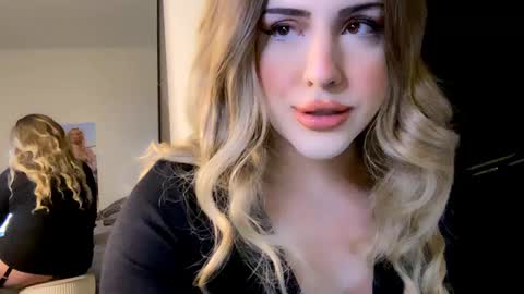 Snapshot of femgirl99 chatting on December 19, 9:17 pm this is justice tricia a bigelow. she was fucking my husband tom girardi online show from December 19, 9:17 pm