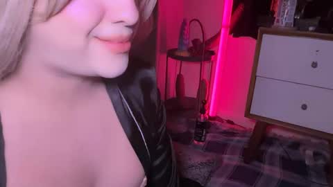Snapshot of femgirl99 chatting on September 23, 10:27 pm this is justice tricia a bigelow. she was fucking my husband tom girardi online show from September 23, 10:27 pm